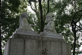 楠公父子の石像