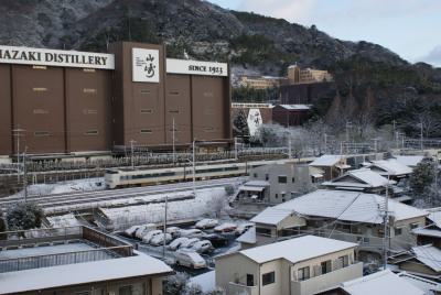 雪の山崎蒸溜所