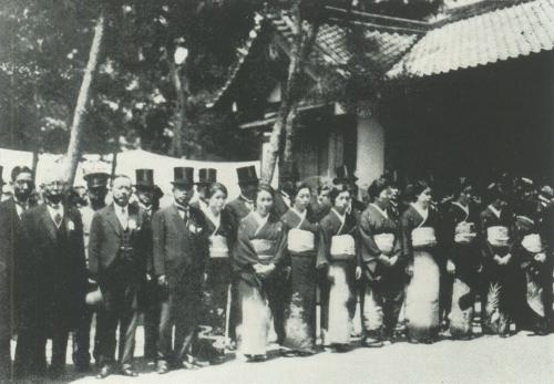 拝謁者による奉迎