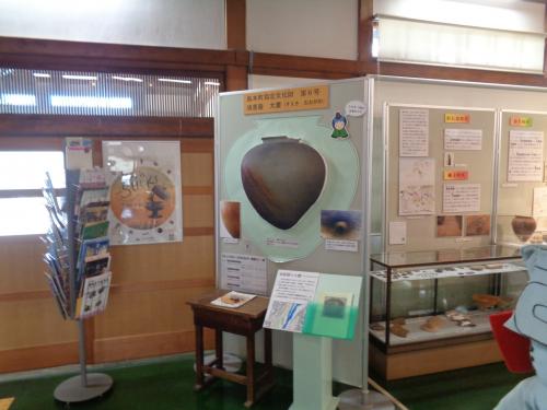 「須恵器　大甕」貸出し時町立歴史文化資料館展示風景