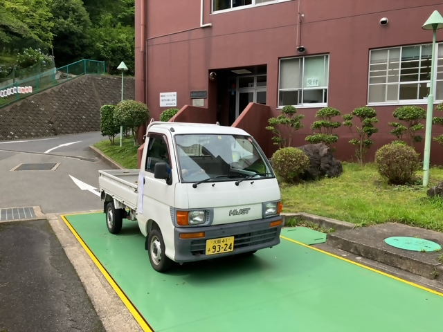 車でトラックスケール（計量器）に乗る